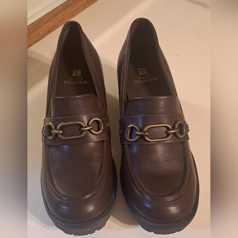 White Mountain Women's Brown Loafers Buckle Embellishnlment Size 9